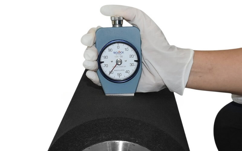 MH-Rubber-Hardness-Check